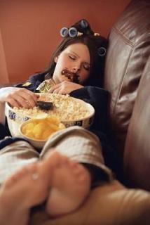 person-sleeps-after-eating